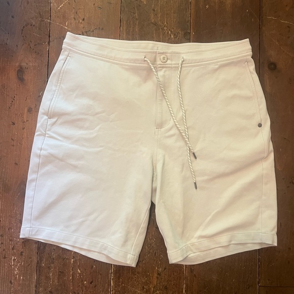 Vuori Men's Cream Shorts - Picture 1 of 3